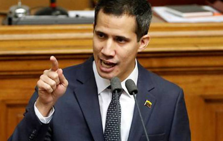 Al fugaz alzamiento se sumó una sentencia del Tribunal Supremo de Justicia que declaró nula la junta directiva parlamentaria presidida por el opositor Juan Guaidó 