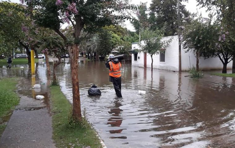 Unos 6.313 habitantes continúan evacuados en las provincias del litoral, Santa Fe, Entre Ríos, Chaco y Corrientes por los fuertes temporales y los desbordes de ríos