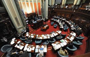 Por otro lado, los senadores de la oposición en Uruguay reconocieron este jueves a Juan Guaidó como el presidente legítimo de Venezuela