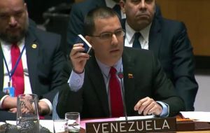 El ministro de Exteriores de Venezuela, Jorge Arreaza, rechazó por su parte el plazo europeo para la celebración de elecciones y cargó de nuevo contra el presidente español, Pedro Sánchez.