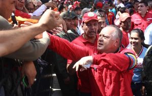 Cualquier venezolano que esté llamando a una intervención ”debe ser tratado como un enemigo y aplicarle todas las acciones y formas que se le aplican a los enemigos”, dijo Cabello.