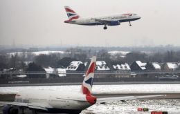 British Airways indicó que algunos de sus vuelos de larga distancia desde y con destino al aeropuerto londinense de Heathrow han sido cancelados por el temporal 
