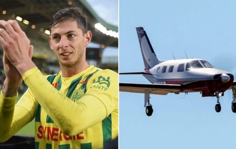 El avión transportaba al piloto David Ibbotson (59) y al futbolista Emiliano Sala (28), en un vuelo que había partido de Nantes con destino hacia Cardiff