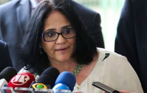 La actual ministra Damares Alves de quien dependen ahora estas indemnizaciones, aseguró en declaraciones a la revista Época que Rousseff ya fue indemnizada