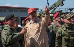 ”Hoy otra vez el consejero de seguridad de la Casa Blanca, John Bolton, vuelve a llamar a los militares venezolanos a dar un golpe de Estado”, bramó Maduro