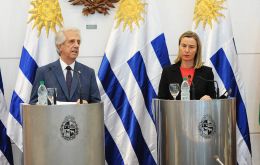 “Es fundamental evitar la violencia interna y la intervención externa” mediante elecciones “libres y transparentes”, conlcuyó Mogherini