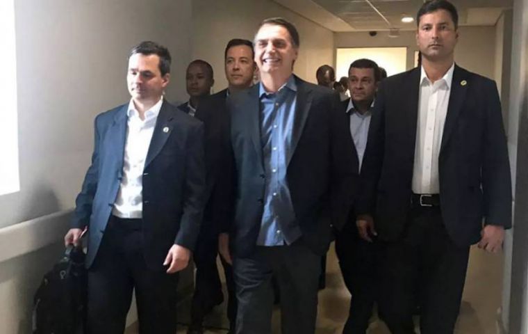 El 27 de enero pasado, Bolsonaro llegó hasta el recinto médico para retirarse la bolsa de colostomía, mientras cumplía el reposo tras la intervención