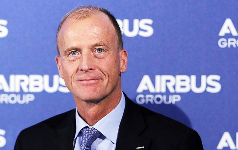 En un comunicado, el consejero delegado de Airbus, Tom Enders admitió que “no disponemos de una cartera de pedidos del A380 sustancial”