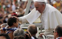 “Les invito a orar por este evento, que he querido (convocar) como acto de fuerte responsabilidad pastoral ante un desafío urgente de nuestro tiempo”, dijo el Papa