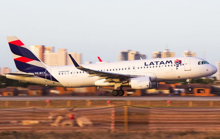 En 2012, Lan Chile se fusionó con la brasileña Tam para crear Latam Airlines, el mayor grupo de transporte aéreo de América Latina.