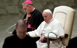 Francisco busca cambiar la mentalidad de los obispos con un método muy jesuita, y escuchando conmovedores testimonios de víctimas de abusos sexuales