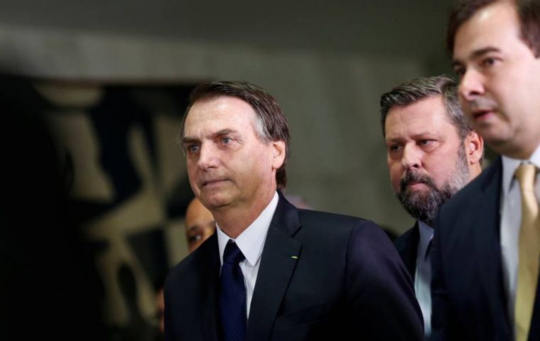 Bolsonaro llevó personalmente al Congreso el proyecto junto a su ministro de Economía, Paulo Guedes, y por la noche se dirigió a la opinión pública