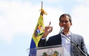  Guaidó sostiene que la ayuda humanitaria entrará “sí o sí” a Venezuela y en su decreto reiteró a militares que le ofrece “garantías y beneficios” si cumplen