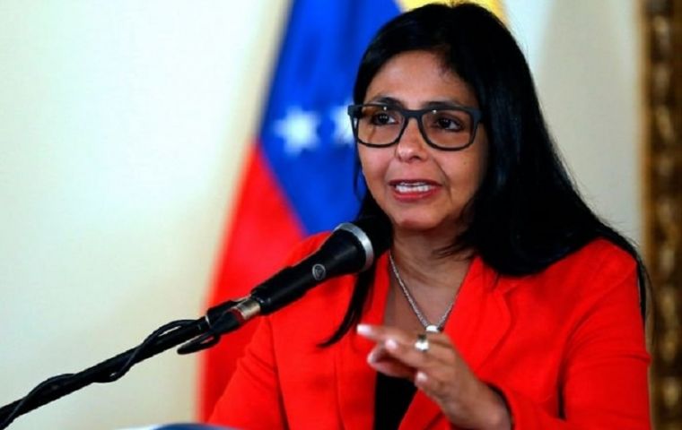 “En cuanto se controlen las groseras acciones de violencia contra nuestro pueblo y territorio, será restablecida la normalidad fronteriza”, dijo Delcy Rodríguez  