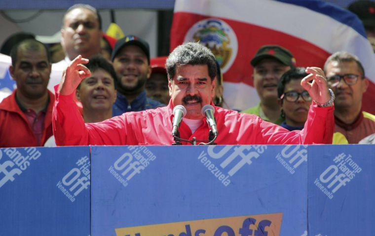 “La paciencia se agotó, no puedo seguir soportando (…) que se preste el territorio de Colombia para una agresión contra Venezuela”, anunció Maduro en un acto oficial