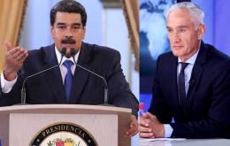 Maduro “se disgustó cuando fue cuestionado sobre las denuncias de fraude y salió de la sala cuando el reportero le mostró un vídeo de niños comiendo de la basura”. 