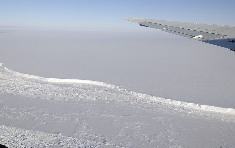 NASA aseguró que el bloque de hielo se desprenderá por una grieta que apareció en octubre de 2016 y que no ha dejado de hacerse más larga y profunda. 