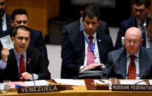 Rusia, según fuentes diplomáticas advierte contra las amenazas del uso de la fuerza en Venezuela e insiste en principios como la soberanía nacional y la no intervención. 