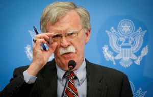 Bolton mencionó la aplicación de la doctrina Monroe en relación a Venezuela, pero insultó a toda América Latina, afirmó Lavrov en una rueda de prensa en Doha. 