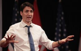 Tras la dimisión de la ministra de Justicia, el líder de la oposición, Andrew Scheer, solicitó al PM Trudeau que dimita se baje “el Gobierno está sumido en el caos” 