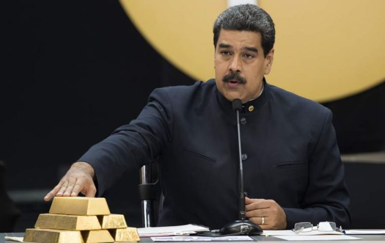 ”Dios proveerá diamantes, oro, petróleo y riquezas para el pueblo de Venezuela y la felicidad social de todos y de todas. (...) Amén, digamos amén”, imploró Nicolás Maduro en una ceremonia.