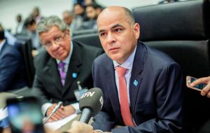 En la reunión de OPEP, Quevedo dijo que se están implementando varias medidas para evitar una fuerte reducción y está en marcha una diversificación de ventas