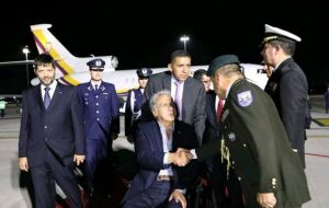 El primero en aterrizar fue el presidente ecuatoriano, Lenin Moreno que arribó al Aeropuerto de Santiago a eso de las 21:00 horas
