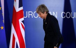El ministro británico de Finanzas, Philip Hammond, señaló este domingo que hablar en este momento sobre expulsar a May era “francamente autoindulgente”