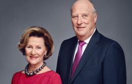 La visita de Harald V y Sonja se extenderá hasta el domingo 31, y se enmarca en la celebración de los 100 años de relaciones diplomáticas entre ambos países 