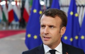 Tras horas de discusiones, en la que Macron  presionó por una prórroga menor, los 27 acordaron “revisar” los compromisos en su cumbre del 20 y 21 de junio