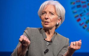 Pero Lagarde subrayó que el aplazamiento “no resuelve la situación si no que solo la pospone”, pero al menos da “más tiempo para continuar con las discusiones”