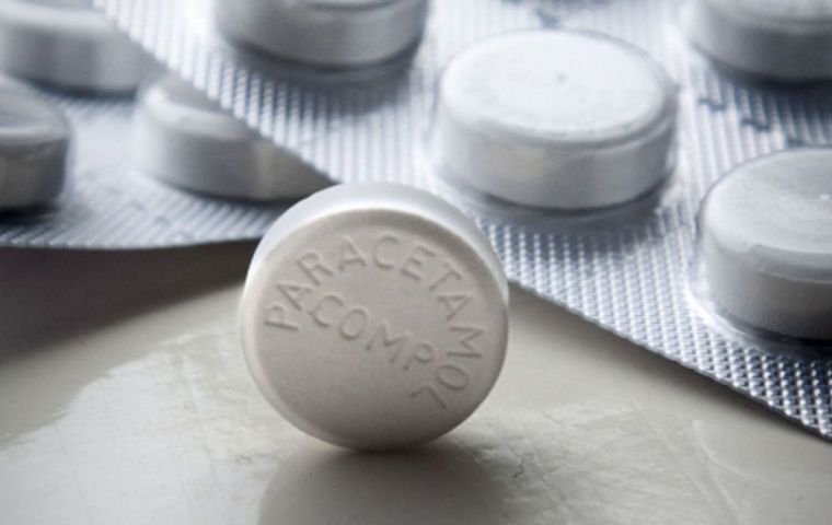 La investigación “¿Un analgésico social? El paracetamol reduce la empatía positiva”, dirigida por el profesor Dominik Mischkowski, incluyó 114 participantes
