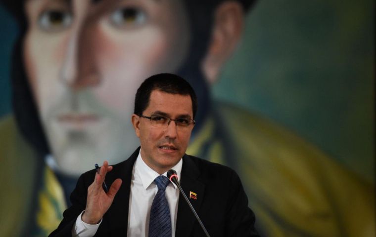 ”Hemos acordado con el Presidente Maduro trabajar en la reapertura de los puestos fronterizos (...) para que ocurra lo antes posible”, dijo Arreaza