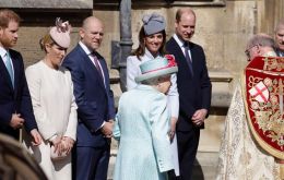 La monarca británica celebró el feriado asistiendo a un servicio religioso con otros miembros de la familia real en la capilla de San Jorge, del castillo de Windsor