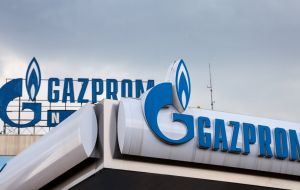 En los últimos años, Gazprom mostró interés en el área de Estación Fernández Oro, un recurso de tight gas desarrollado por YPF en la provincia de Río Negro.