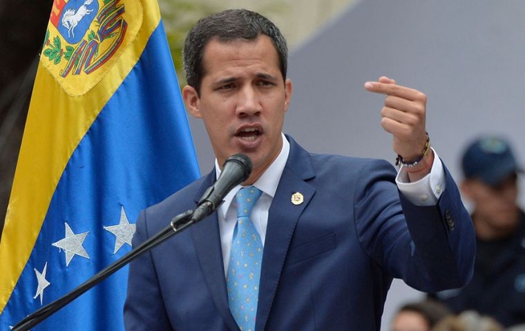 Guaidó insistió en que la Fuerza Armada es determinante para que “cese de la usurpación” del poder por parte de Maduro