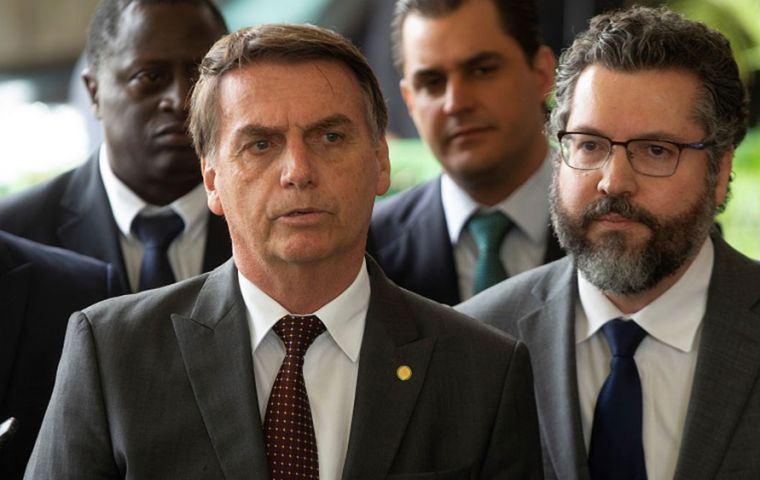 En dos ocasiones esta semana, Bolsonaro se pronunció sobre la situación en Argentina, donde la popularidad de Macri se ha derrumbado