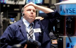Al término de la sesión en Nueva York, el Dow Jones cayó 1,79% hasta 25.965,09, mientras que el selectivo S&P 500 retrocedió un 1,65 %, hasta los 2.884,05. 