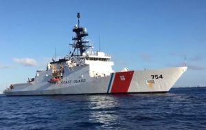 Según un comunicado de la armada venezolana, el buque James se encontraba en actividades de patrullaje cuando recibió y acató una orden de abandonar las aguas territoriales
