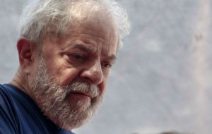 La operación envió a prisión a decenas de grandes empresarios y políticos, entre ellos el ex presidente Lula da Silva (2003-2010)