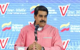 “Regresa nuestra delegación de Noruega con buenas noticias, se han iniciado con buen pie las conversaciones para avanzar hacia acuerdos de paz” dijo Maduro