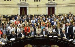  En total, 166 mujeres acceden al Congreso de los Diputados, lo que supone el 47,4% de los escaños, el mayor porcentaje en el parlamentarismo español