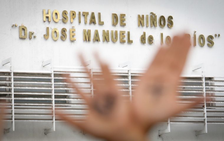 Se trata de la muerte de cuatro niños en el lapso de  veinte días en el hospital infantil J.M. de Los Ríos y cuyas edades estaban comprendidas entre los 6 y los 11 años