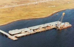 Las actuales facilidades portuarias de las Falklands, originalmente interinas e identificadas como FIPASS datan de fines del conflicto en 1982