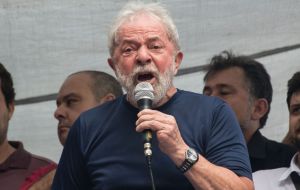 En otro tramo Dallagnol, discute formas de frenar una entrevista que Lula, en prisión desde abril del 2018, había concedido al diario Folha de Sao Paulo