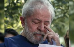 La presidente del PT, Gleisi Hoffmann, y el líder del Movimiento de Trabajadores Sin Techo (MTST), Guillermo Boulos visitaron a Lula en Curitiba