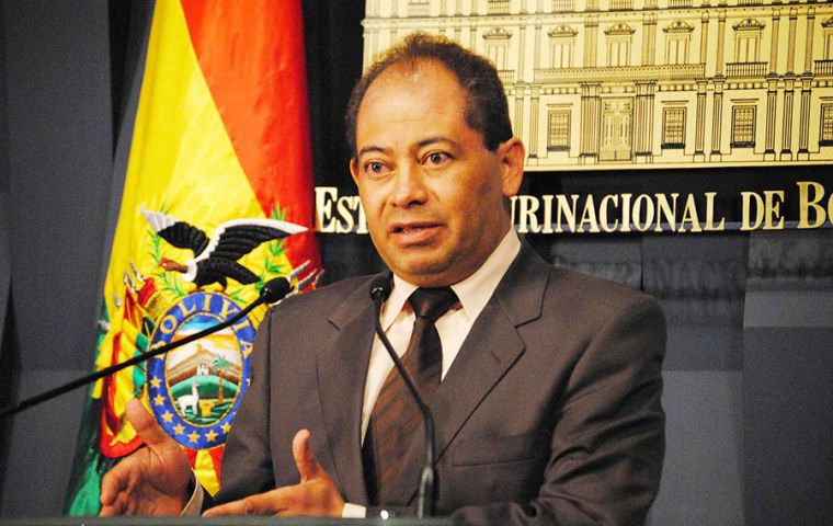 “El señor fue detenido con documentos falsificados y tiene una notificación roja por Interpol, por lo que corresponde una expulsión”, dijo el ministro Carlos Romero