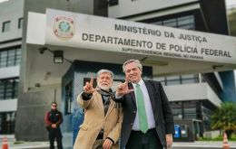 El exjefe de Gabinete visitó a Lula junto a Celso Amorim, histórico canciller de Brasil en tiempos del PT con quien se fotografió minutos antes de ingresar al penal