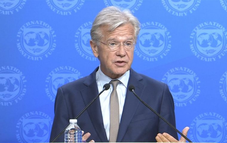 “El FMI apoya los ajustes técnicos del Banco Central de la República Argentina (BCRA) a su marco monetario que fueron anunciados hoy”, señaló Gerry Rice