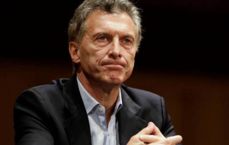 “No es difícil entender por qué la gente le dio la espalda a al gobierno de Macri. El  electorado se sintió más conmovido por los argumentos que salían de sus bolsillos”. 